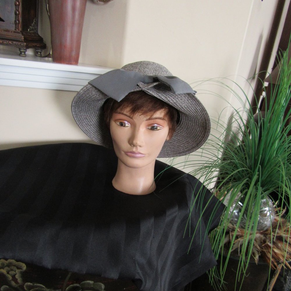 Adjustable Ladies fancy woven hats - Nice Bow